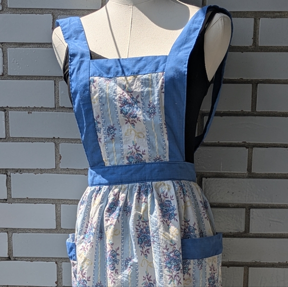 Vintage Handmade blue striped and flower pattern apron - Picture 4 of 8